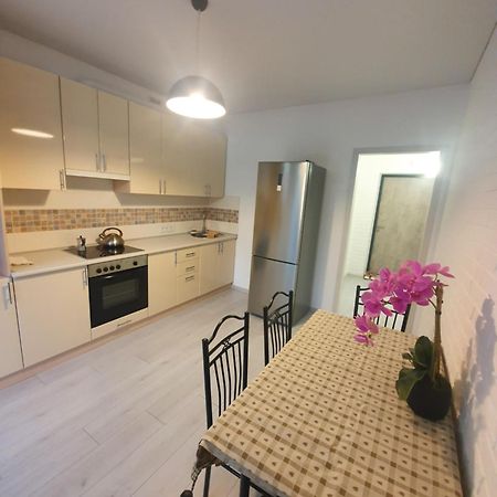 Яровиця. Центр Loetsk Kamer foto