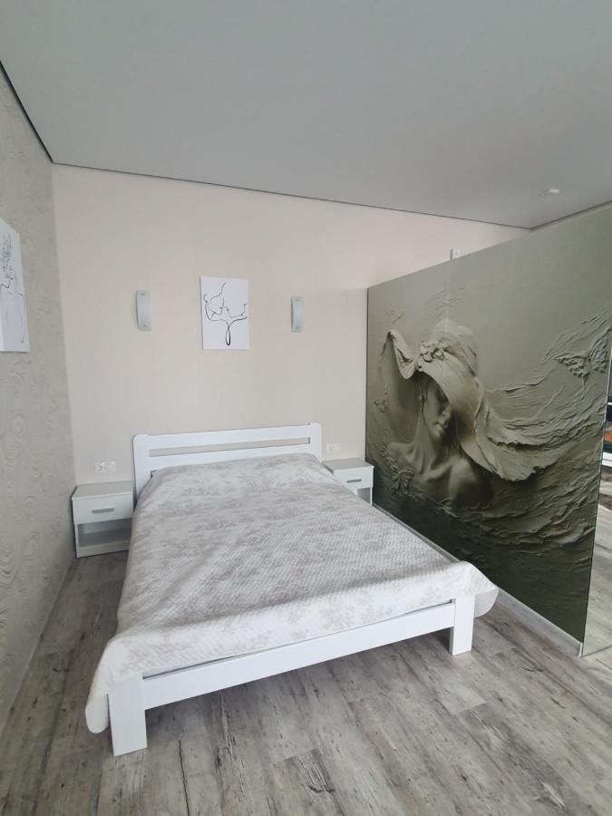 Яровиця. Центр Loetsk Buitenkant foto